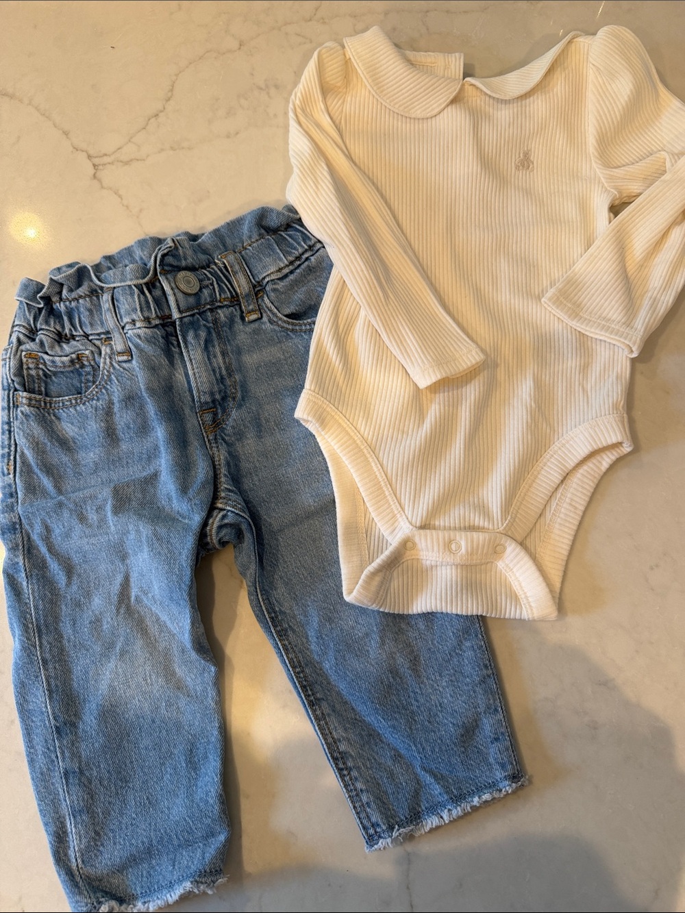 BabyGap Long-Sleeve Ribbed One-Piece Bodysuit in Cream with jeans 18-24 months